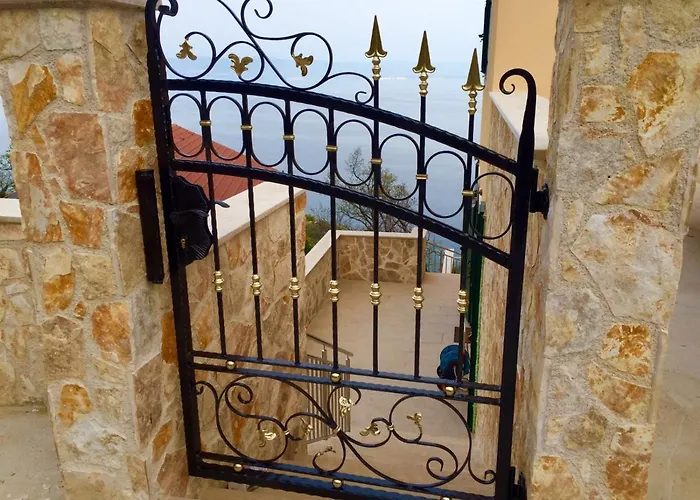 Гостевой дом Moderne Familienwohnung Mit Panorama-Meerblick