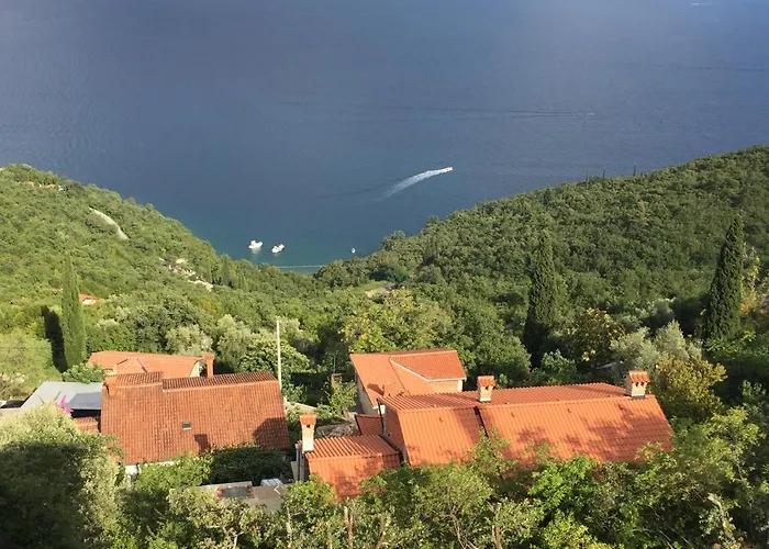 Moderne Familienwohnung Mit Panorama-Meerblick Медвежа