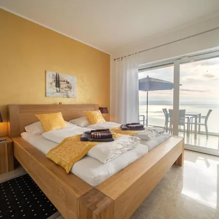 Moderne Familienwohnung Mit Panorama-Meerblick Pensiune Medveja